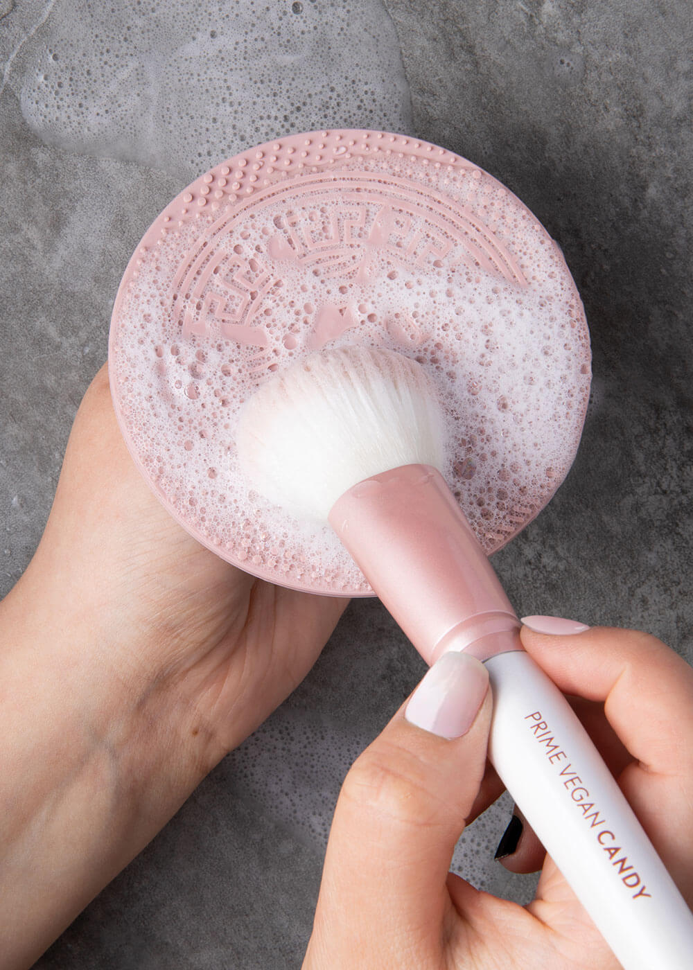 Make-up Pinsel richtig reinigen mit Pinselseife und Brush Cleansing Pad