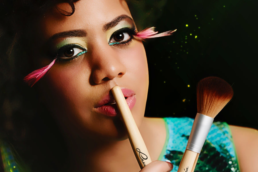 Pauline Afaja mit dem Luvia Bamboo’s Root Pinselset